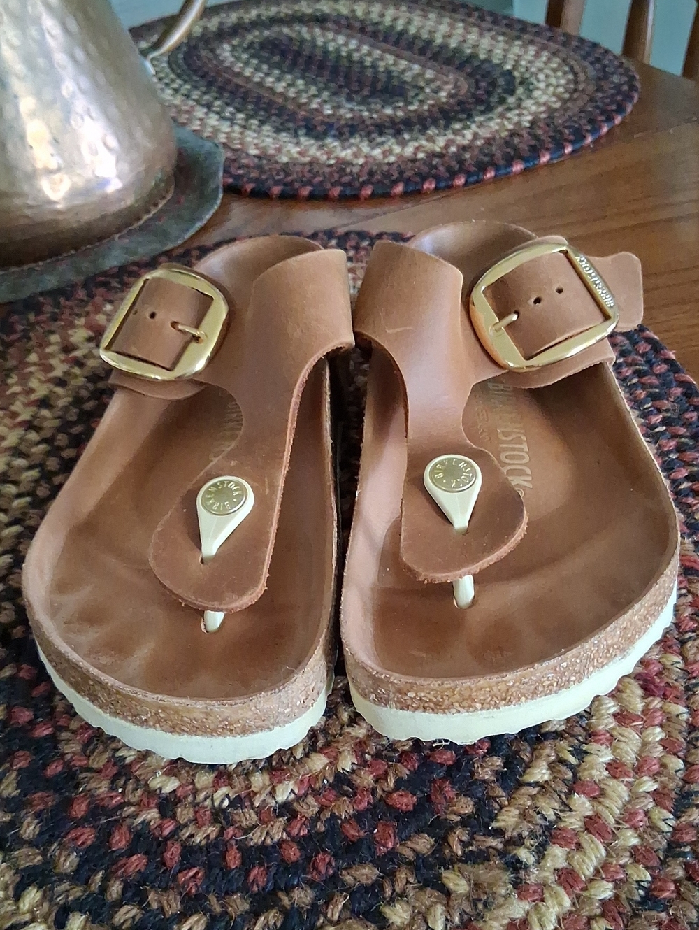 Birkenstock Womans Tan Thong Sandals with Gold Accents Sz. 37